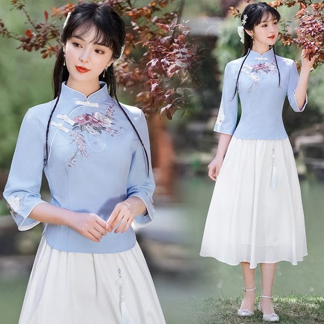 3/4-Sleeve Mock Neck Floral Embroidered Hanfu Top - Light