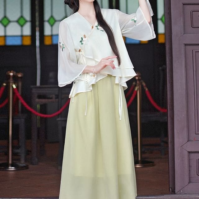 3/4-Sleeve V-Neck Embroidered Top / High Waist Maxi A-Line