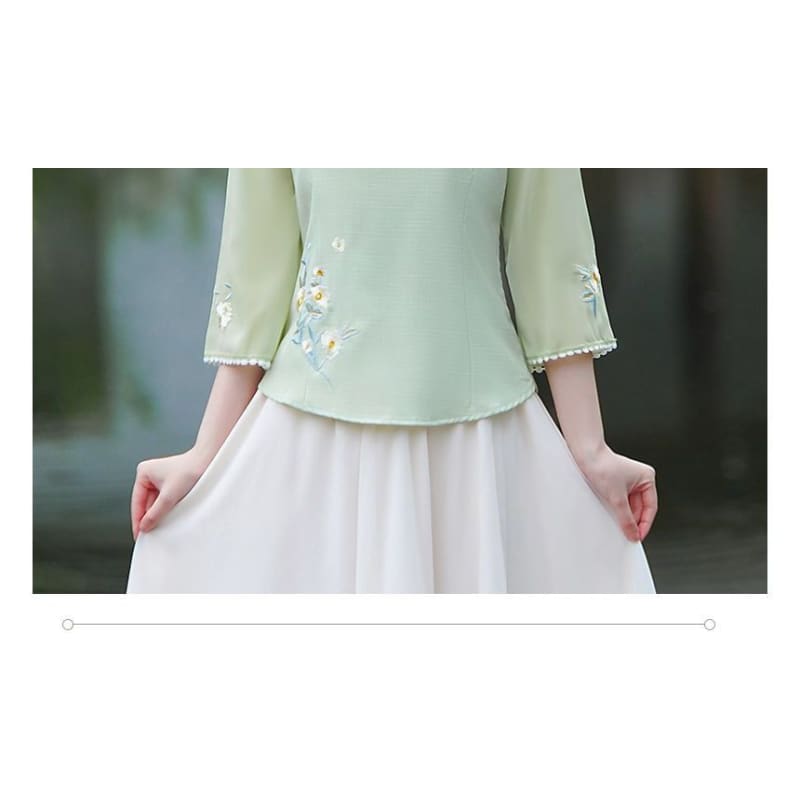 3/4-Sleeve V-Neck Floral Hanfu Top / High Waist Midi A-Line