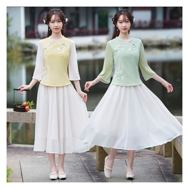 3/4-Sleeve V-Neck Floral Hanfu Top / High Waist Midi A-Line