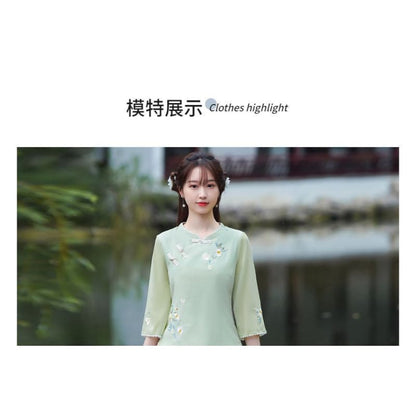 3/4-Sleeve V-Neck Floral Hanfu Top / High Waist Midi A-Line