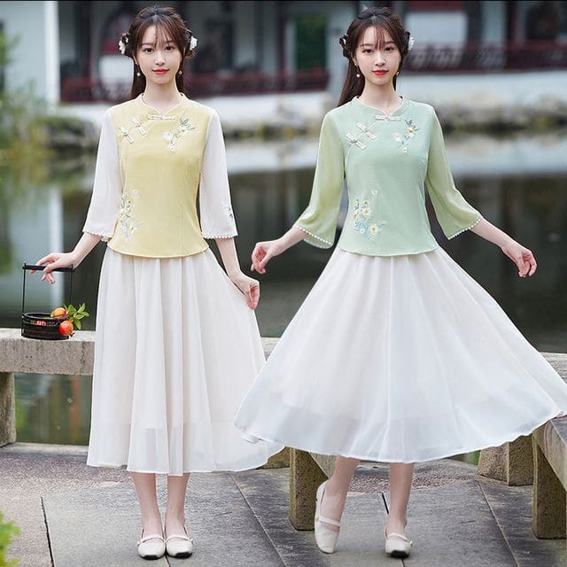 3/4-Sleeve V-Neck Floral Hanfu Top / High Waist Midi A-Line