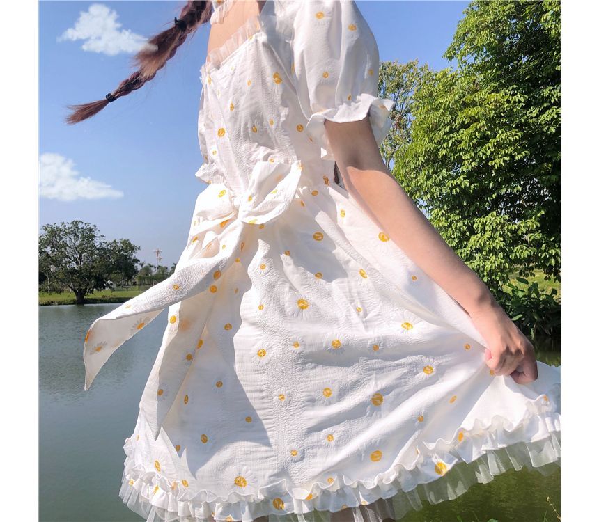 Short-Sleeve Frill Trim Lolita Dress / Choker / Petticoat Skirt / Set