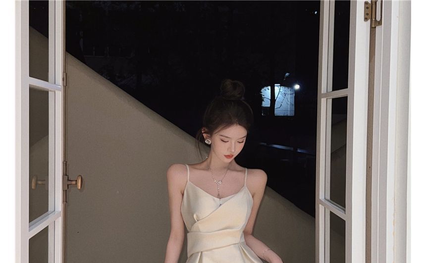 Plain Strap Slim-Fit Spaghetti Dress Midi