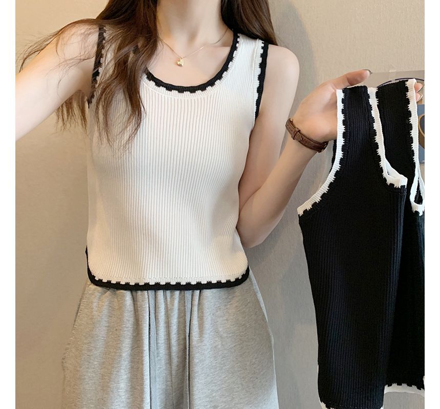 Top Contrast Trim Tank
