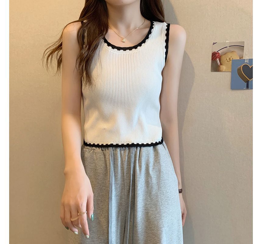 Top Contrast Trim Tank