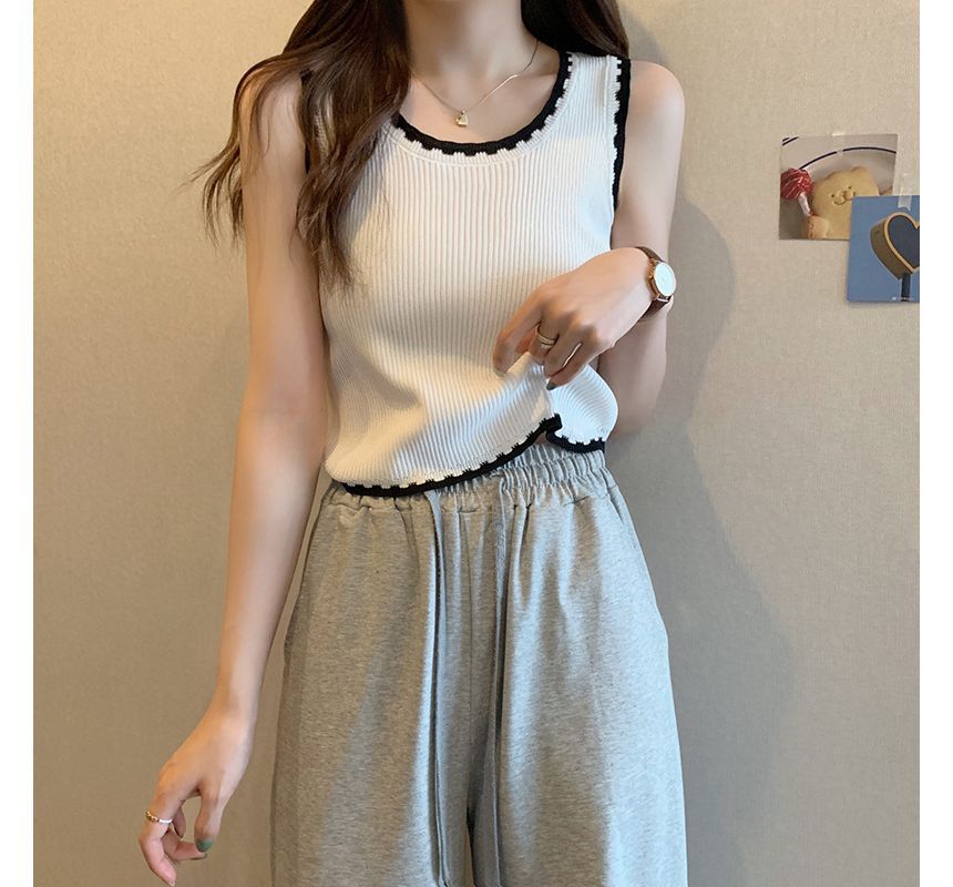 Top Contrast Trim Tank