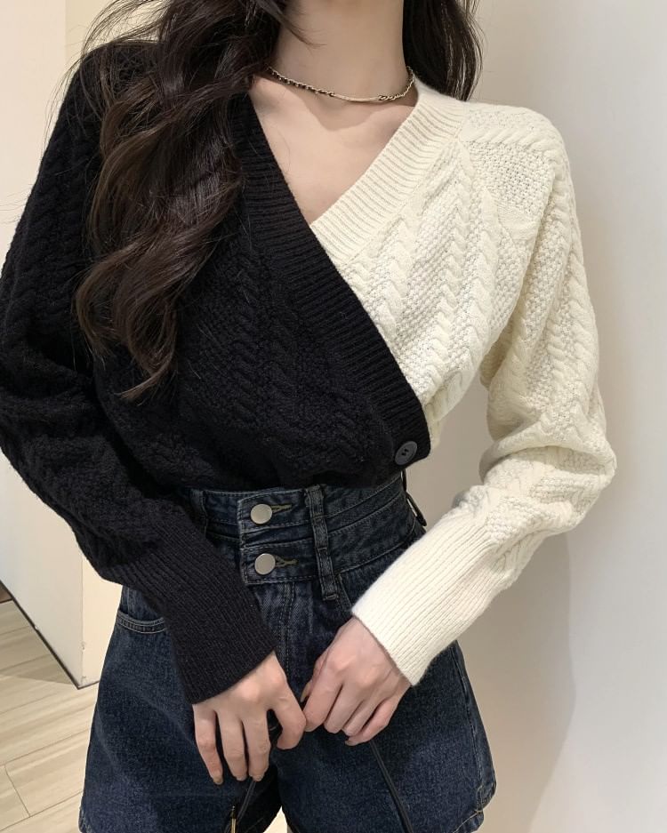 Sweater V-Neck Two-Tone