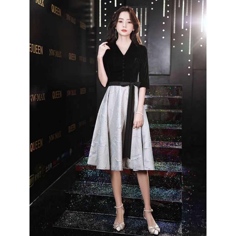 Evening / A-Line Gown V-Neck Elbow-Sleeve Dress