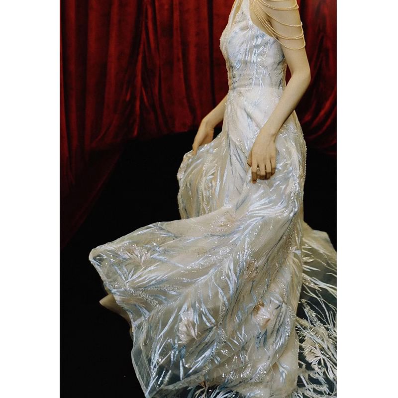 Halter V-Neck Cold Shoulder Sequin Fringed A-Line Evening Gown