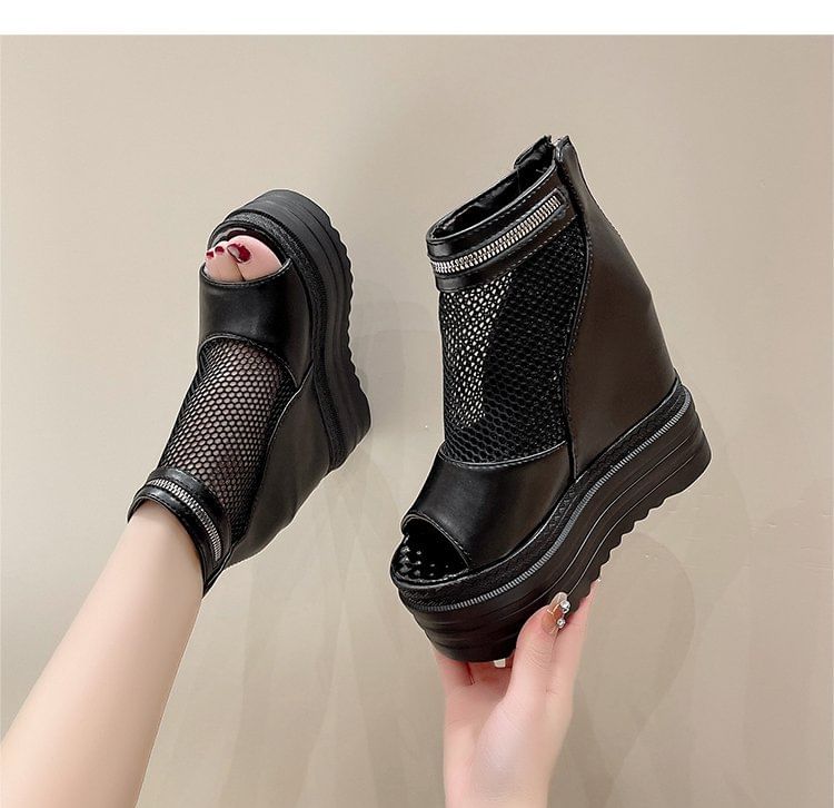 Hidden Mesh Wedge Platform Sandals