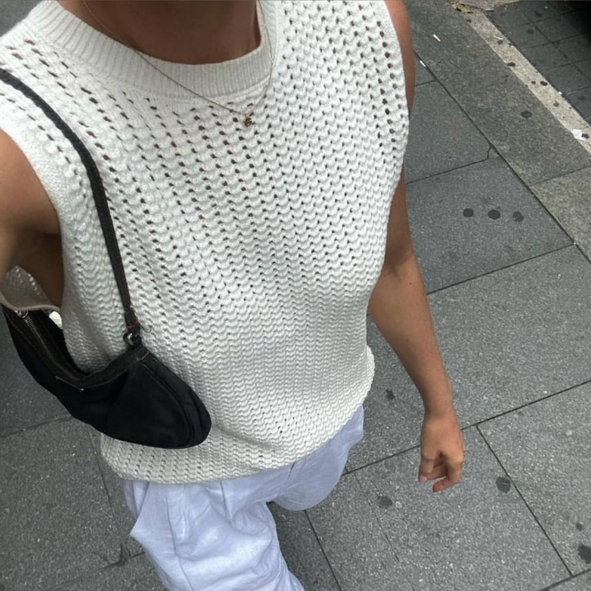 Round Neck Plain Sleeveless Knit Top