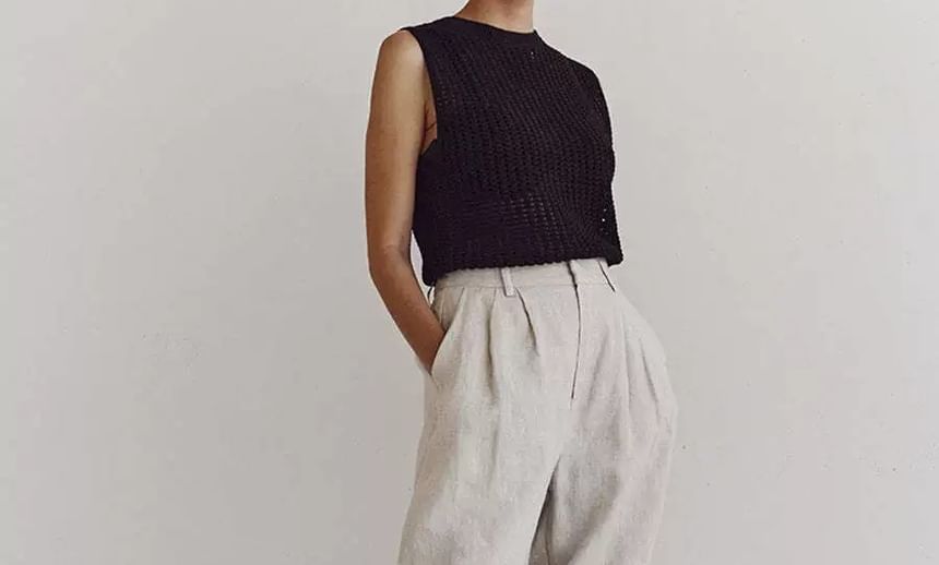 Round Neck Plain Sleeveless Knit Top