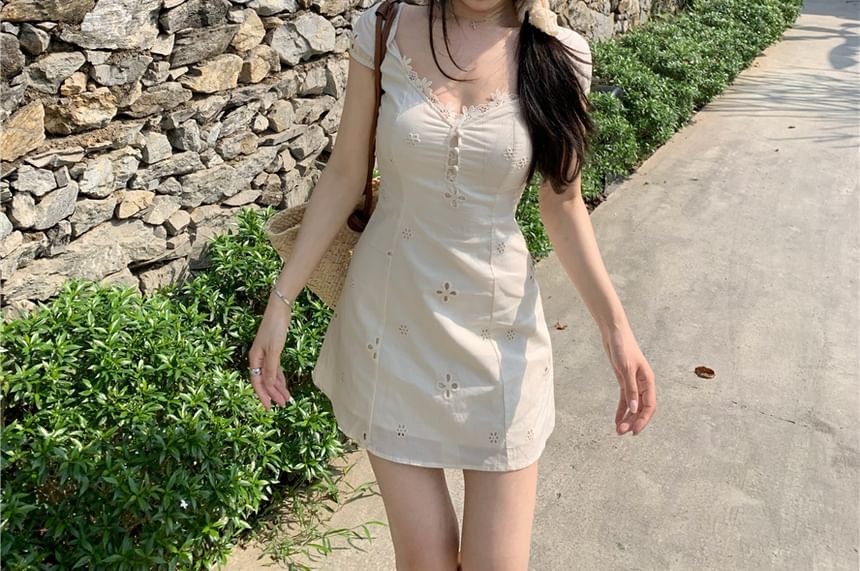 A-Line Eyelet Cap-Sleeve Plain Mini Maxi Panel Mermaid Dress Lace V-Neck Buttoned /