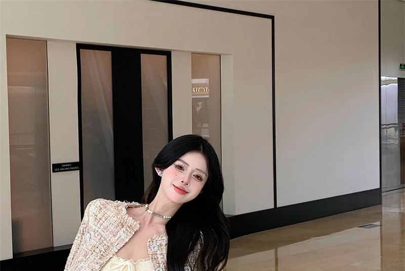 Cropped Neck Round Button Jacket Tweed