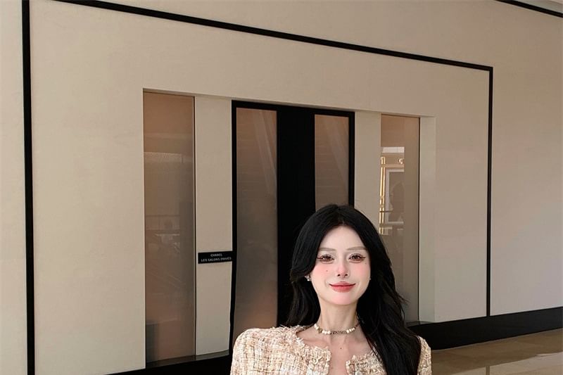 Cropped Neck Round Button Jacket Tweed