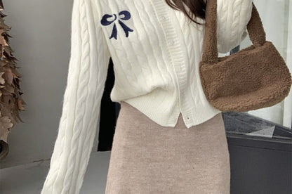 Round Neck Bow Embroidered Cable Knit Cardigan