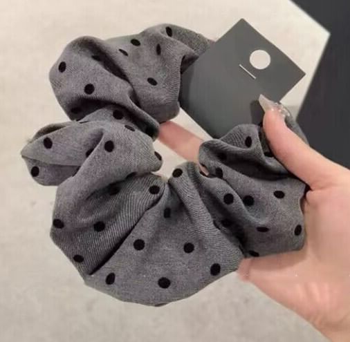 / Bow Dotted Scrunchie Print