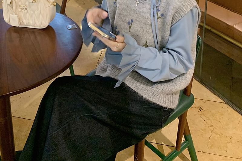 Round Neck Floral Sweater Vest / Long-Sleeve Plain Ruffle Trim Blouse