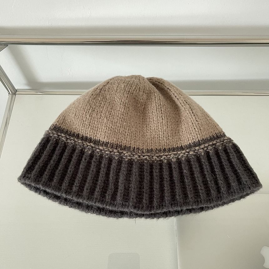 Two-Tone Knit Bucket Hat