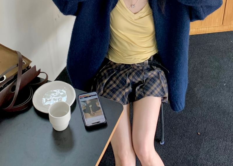 Tee Long Waist Mid V-Neck Plaid Cardigan / Mini Sleeve Pleated Plain Skirt