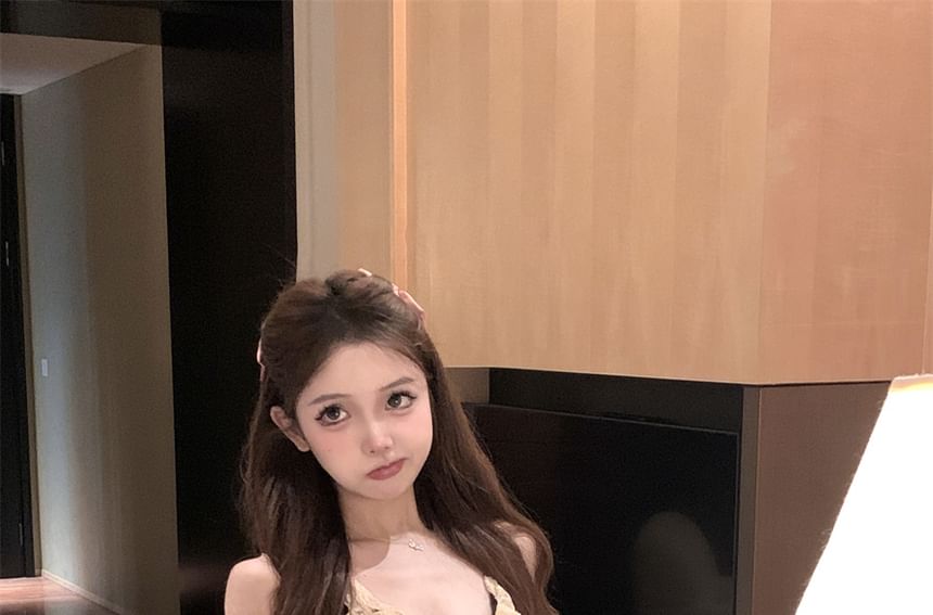 Neck Mid Scoop Rise Skirt Mini Lace Trim / A-Line Halter Dotted Asymmetrical Top Plain