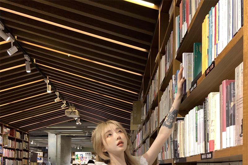 A-Line Trim Waist Lace Cap-Sleeve High / Flower Blouse Plain Mini Embroidered Skirt