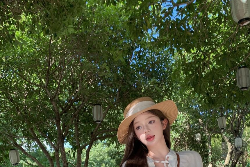 Ruffle Shirt Plain Waist High / Puff-Sleeve Lace-Up Shorts