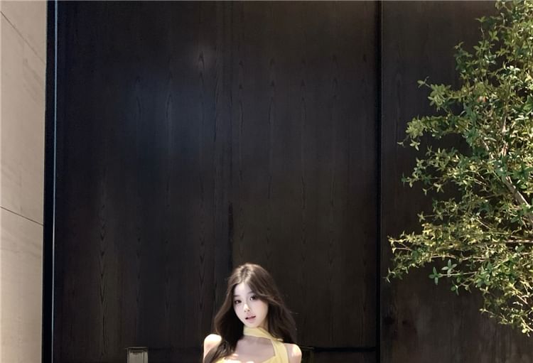 + Crop Top Hem V-Neck Plain Asymmetrical Camisole Set: Scarf Ruffle