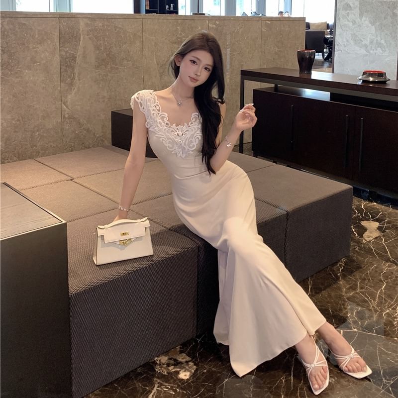 V-Neck Mermaid Dress Sleeveless Lace Maxi Panel