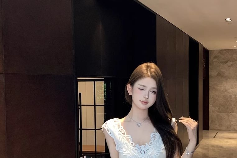 V-Neck Mermaid Dress Sleeveless Lace Maxi Panel