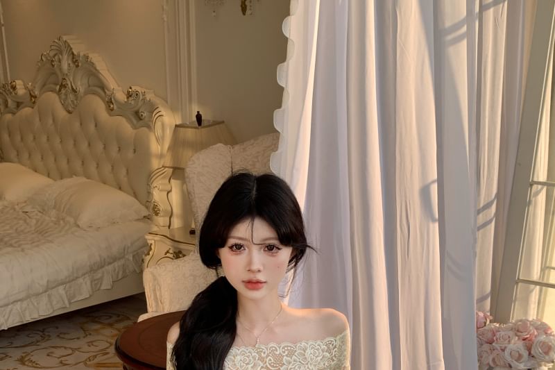 Tee High Plain Mini Floral Off-Shoulder Short-Sleeve / Lace Pencil Trim Skirt Rise