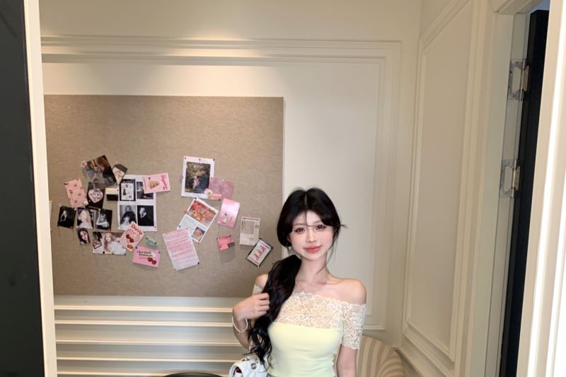 Tee High Plain Mini Floral Off-Shoulder Short-Sleeve / Lace Pencil Trim Skirt Rise