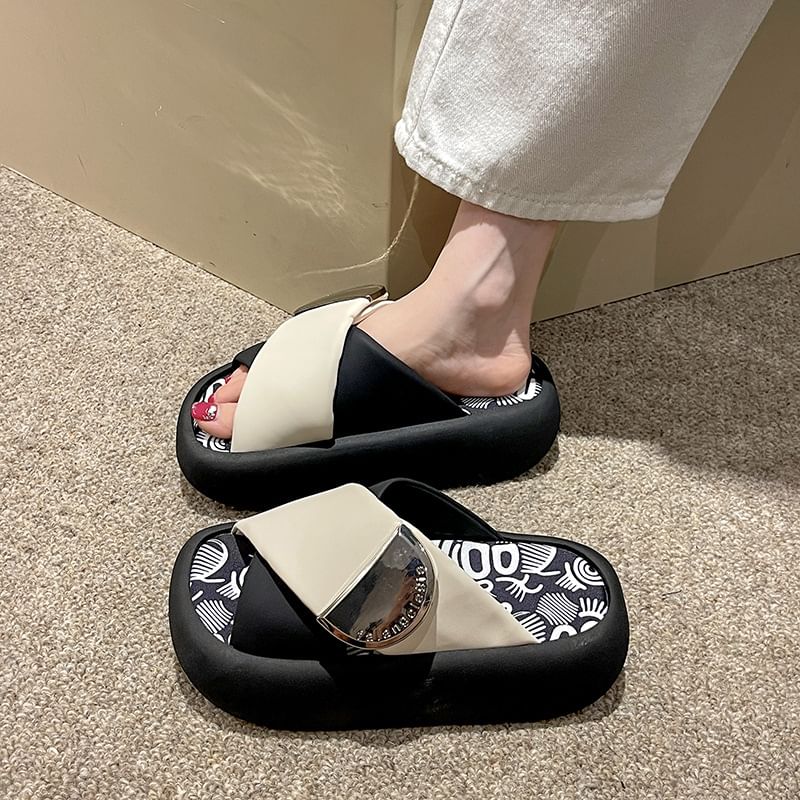 Platform Tone Two Leather Strap Faux Cross Sandals