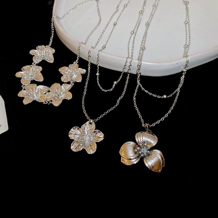 (Various Choker Alloy Floral Designs)