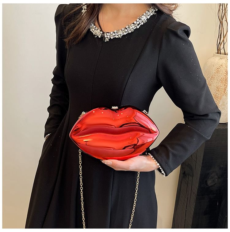 Chain Lips Crossbody Strap Bag