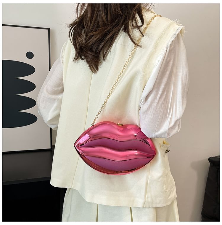 Chain Lips Crossbody Strap Bag