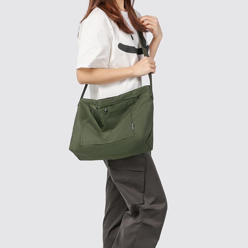 Zip Messenger Plain Bag Lightweight