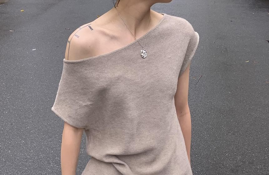 Short-Sleeve Off-Shoulder Plain Knit Top
