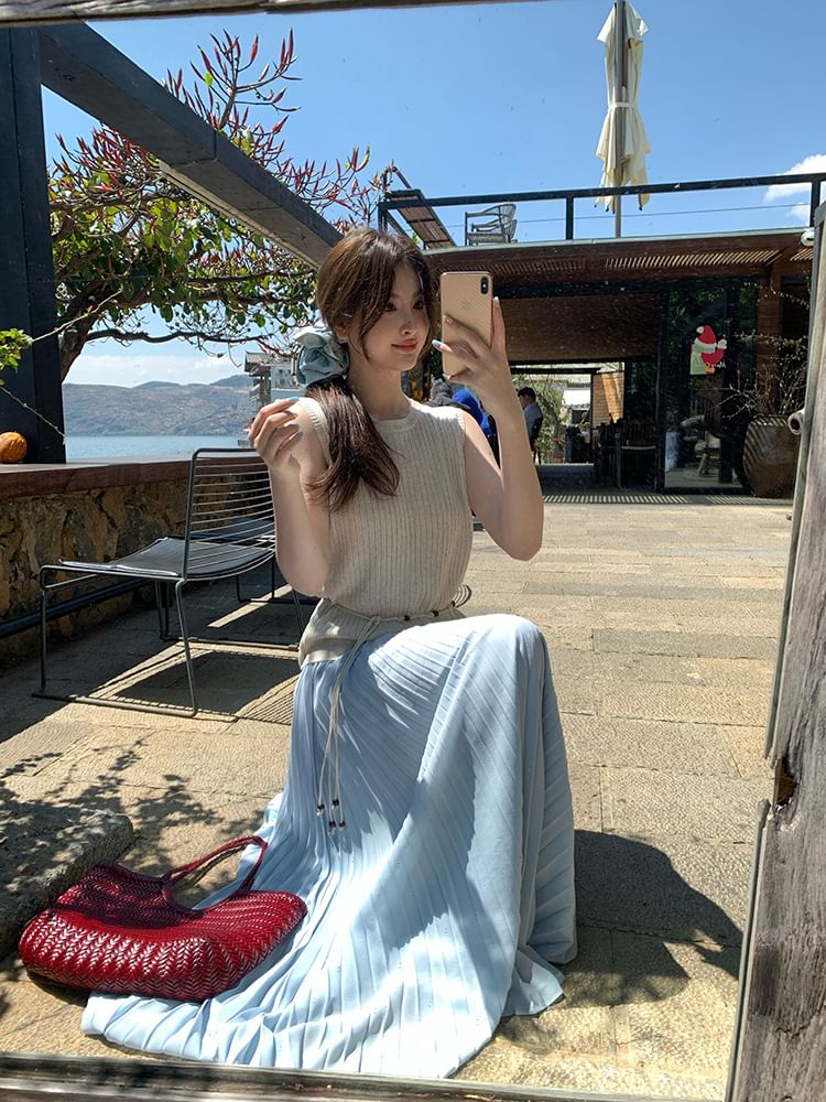 Sleeveless Neck Ribbed Plain Top Crew Knit