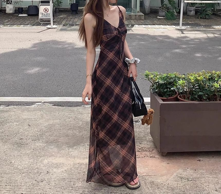 V-Neck Sleeveless Plaid Print Maxi Dress