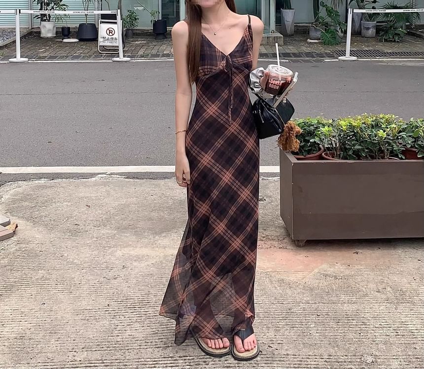 V-Neck Sleeveless Plaid Print Maxi Dress