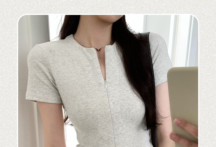 Short-Sleeve Plain Knit Top Zip-Up