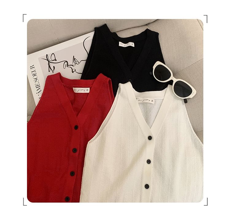 Plain V-Neck Top Button-Up Sleeveless