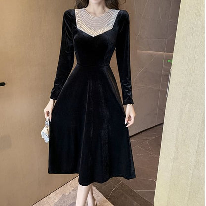 Long-Sleeve Crew Neck Plain Faux Pearl Accent Velvet Midi A-Line Dress