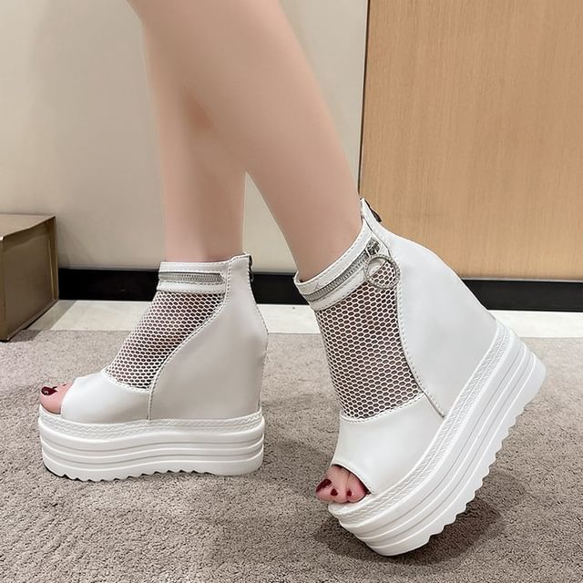 Hidden Mesh Wedge Platform Sandals