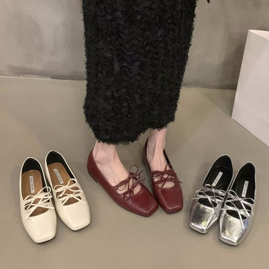 Square-Toe Flats With Bow