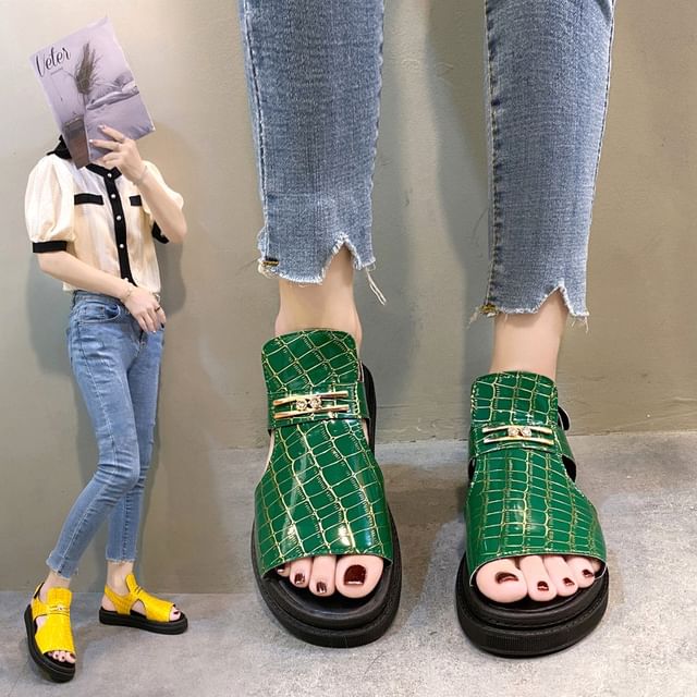 Grain Sandals Buckled Croc