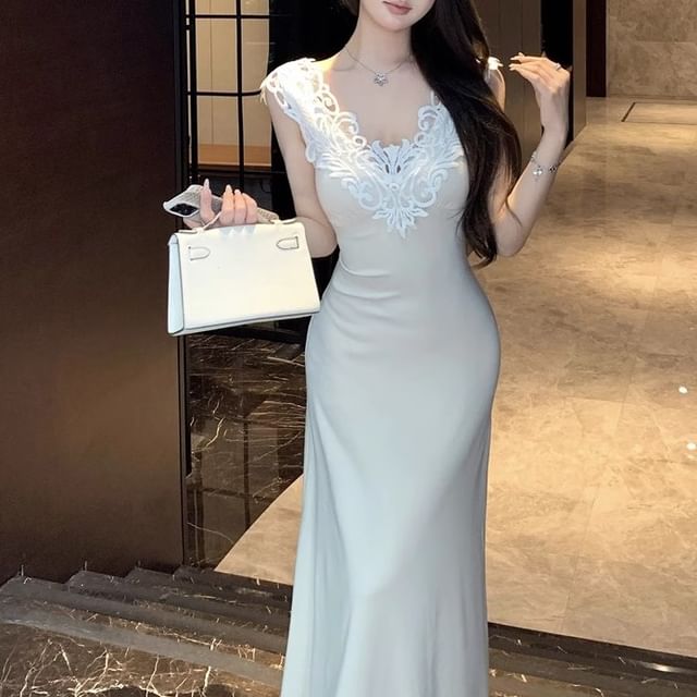 V-Neck Mermaid Dress Sleeveless Lace Maxi Panel