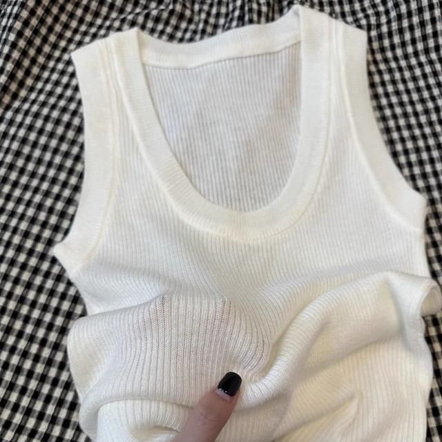 Scoop Top Knit Neck Tank Plain